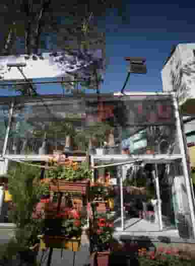 بازار گل در دزاشیب