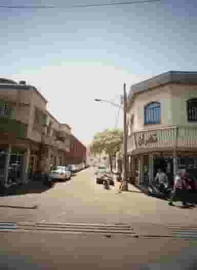 گلفروشی گلشن در آبشار