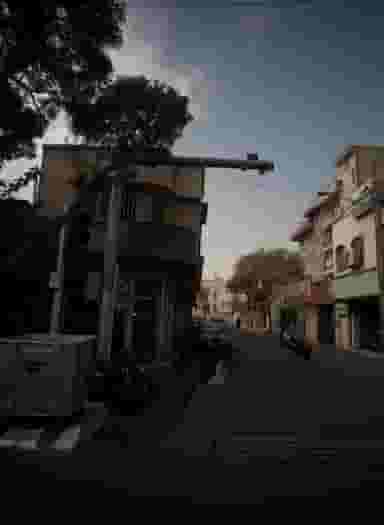 گل فروشی در آبشار