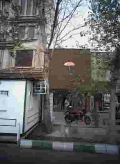 کتابفروشی چتر در انقلاب