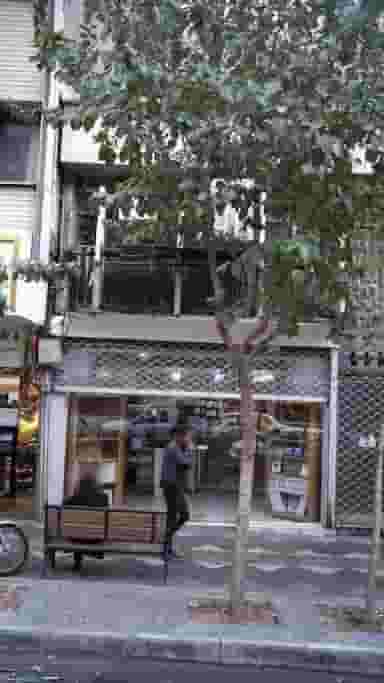 کتاب‌فروشی در فردوسی