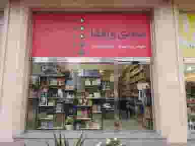 کتابفروشی سعدی و رفقا در گلستان