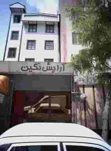 آرایش نگین در مقدم