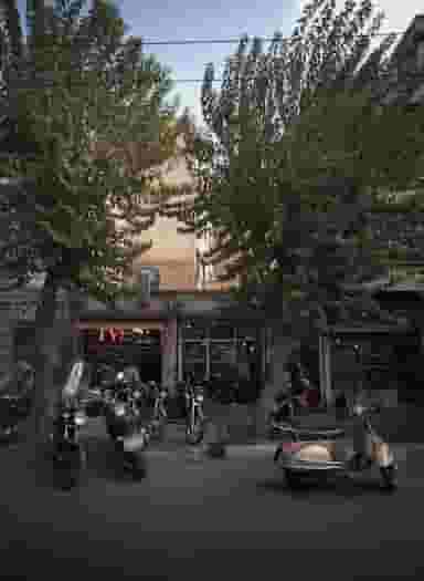 فروشگاه موتور سیکلت آسمان در شکوفه