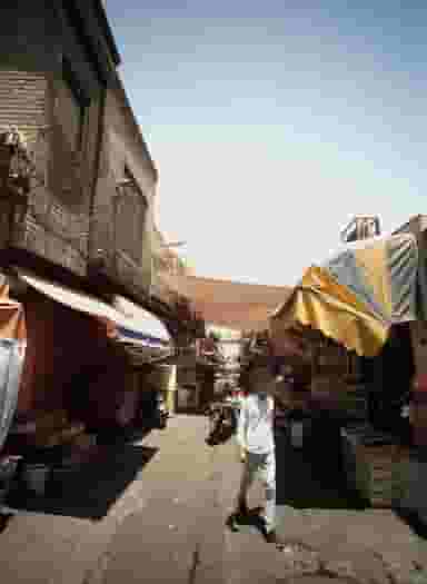 فروشگاه خشکبار در مولوی