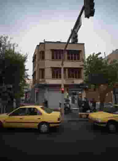 آب هویج و بستنی مؤذنی در منیریه