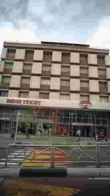 دنیس تریکو در یوسف آباد