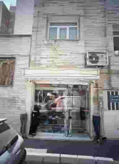 فروشگاه پوشاک در شکوفه