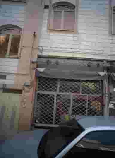 لباس فروشی در باغ خزانه