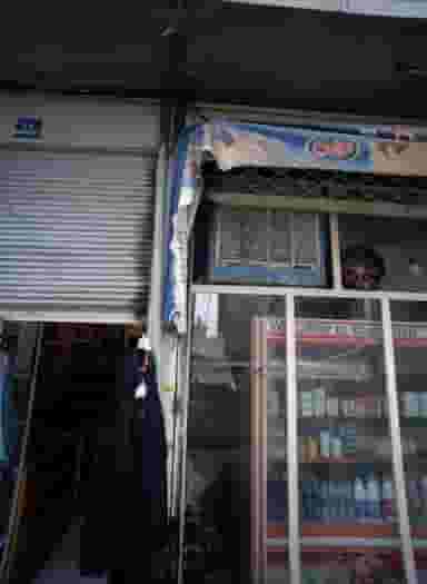 فروشگاه پوشاک و لوازم آرایش و اسباب بازی در آهنگ غربی