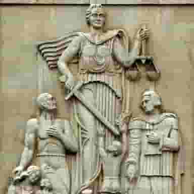 محمدرضا قنادنیا وکیل درجه اول دادگستری در محله آذر اصفهان 