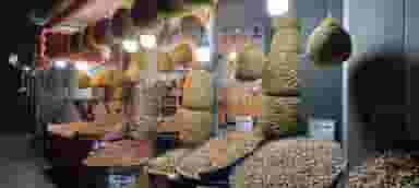 آجیل فروشی کردستان در محله مدرس اصفهان 