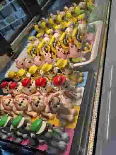 شیرینی شهر کیک در محله بهار آزادی اصفهان 