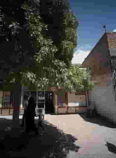 آرایشگاه مردانه در محله نیزه مشهد 