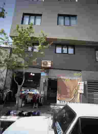 فروشگاه پوشاک و شال و روسری دیدنیها در خاک سفید