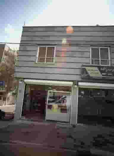 فروشگاه پوشاک در خاک سفید