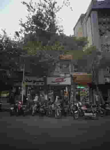 فروشگاه پوشاک شیک در بهارستان