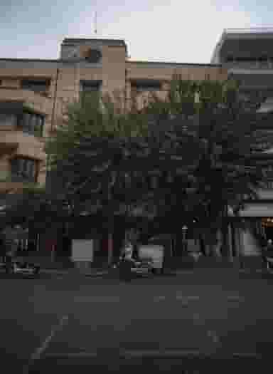 فروشگاه پوشاک لی دور در بهارستان