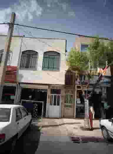 فروشگاه پوشاک در خاک سفید