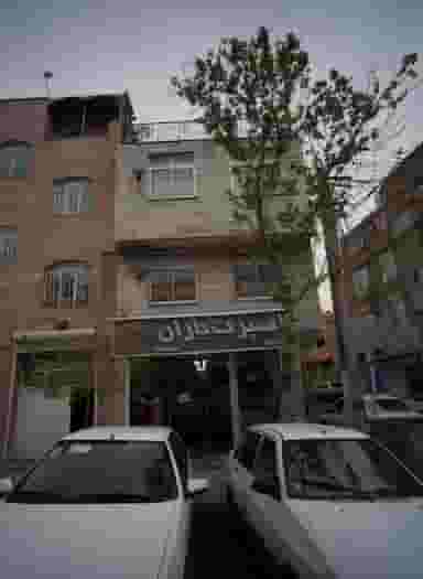 فروشگاه پوشاک اسپرت یاران در شمیران نو