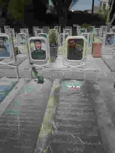 مزار سردار سپاه اسلام شهید حاج حسین خرازی در تخت فولاد اصفهان