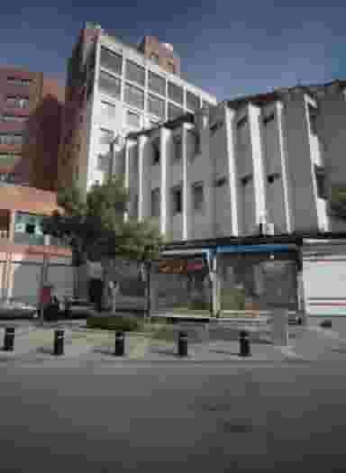 آبمیوه وبستنی فروشی در پایین خیابان مشهد