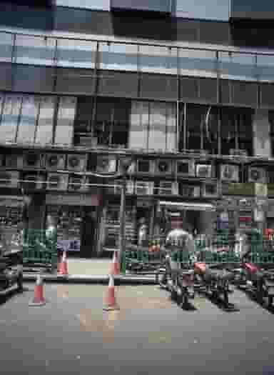 فروشگاه دانیال در انقلاب تهران