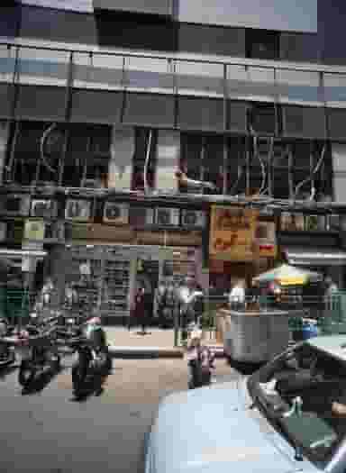 فروش محصولات جبرا و اپل در انقلاب تهران