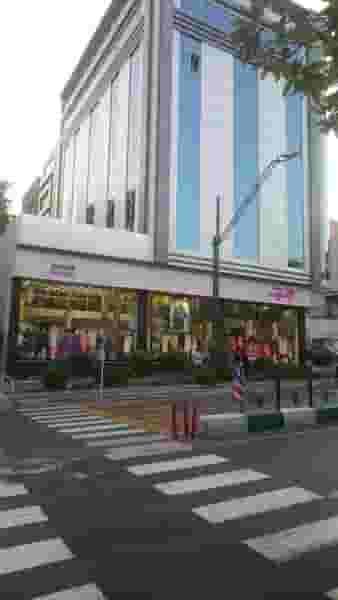 فروشگاه مانتو ژاکوب در ونک تهران