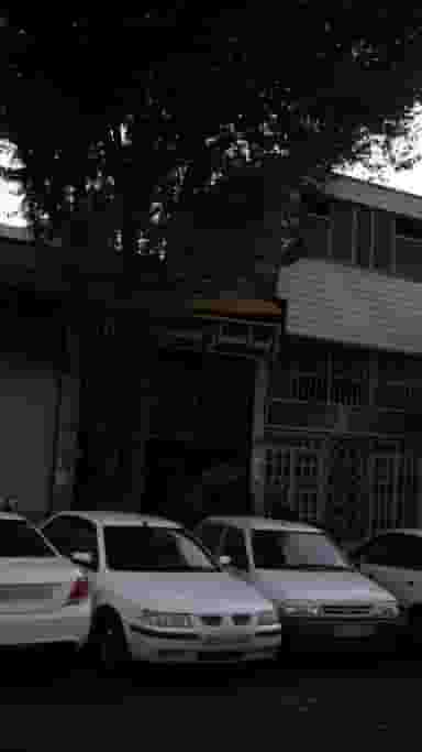 مجتمع تجاری گلها در آذری تهران