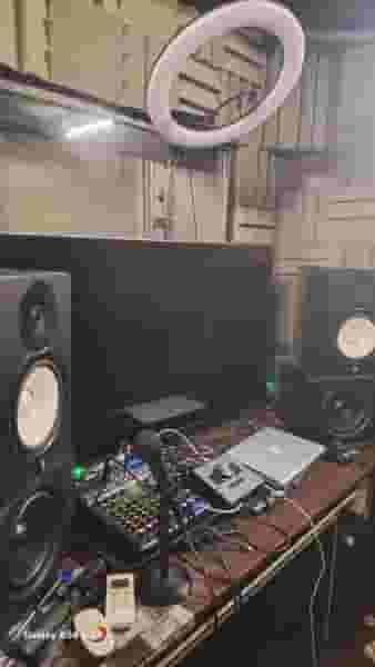 آموزشگاه موسیقی و خوانندگی خنیاگر و استودیو صدابرداری و خوانندگی آهنگسازی میکس و مستر در مارنان اصفهان