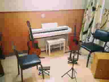 آموزشگاه موسیقی ساز و آواز در شاهین ویلا 