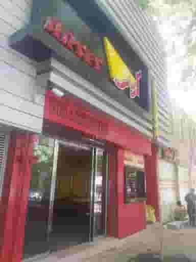 پیتزا و فست فود آرسس در فتح آباد اصفهان