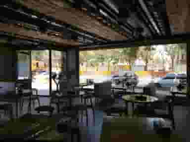 سرزمین سوخاری در باغ زرشک اصفهان