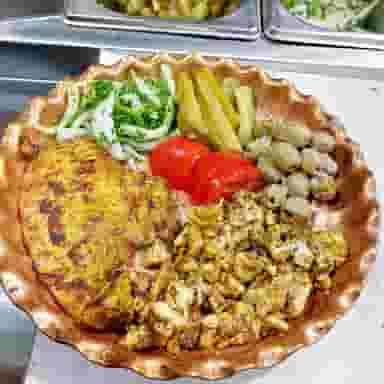 ساندویچی کتلت لاهیجان در حافظ رشت