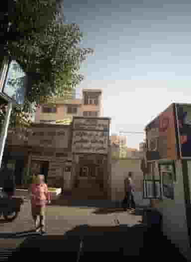 هات‌ داگ‌ خوران ولیعصر در دروازه شمیران تهران