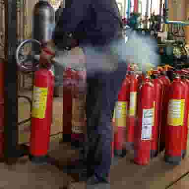 کارگاه شارژ کپسول آتشنشانی آذرخش پارس در خاتم الانبیا مشهد