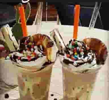 کافه بستنی داداش سیا در شرکت نفت قزوین