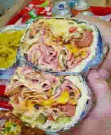 فست فود پیتزا و ساندویچ گلها در شریعتی شمال تهران