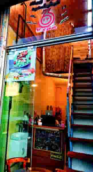 فست فود بیرون بر ۶٣ در پونک شمالی تهران