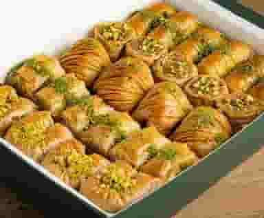 باقلوا پزی هیوا در مصلی کرمانشاه