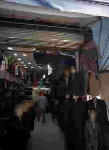 فروشگاه پوشاک مردانه در پایین خیابان مشهد