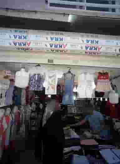 فروشگاه پوشاک در بالا خیابان مشهد