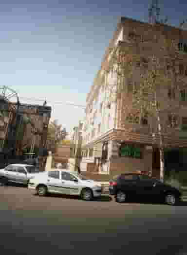 دکتر مهدی شادمانی در بهجت آباد تهران