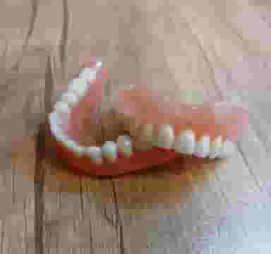 لابراتوار دندانسازی اقبال در بریانک تهران