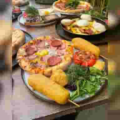 کافه ژوان در دریا تهران