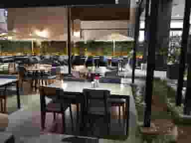 رستوران چراغان در دریاچه شهدای خلیج فارس تهران