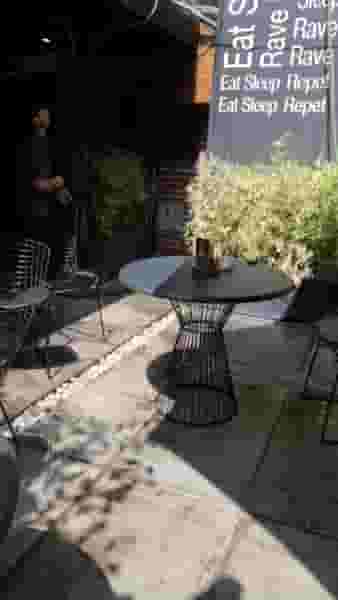 کافه رستوران گرویتی در سعادت آباد تهران