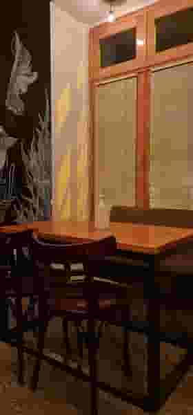 کافه رستوران ری‌را در انقلاب تهران