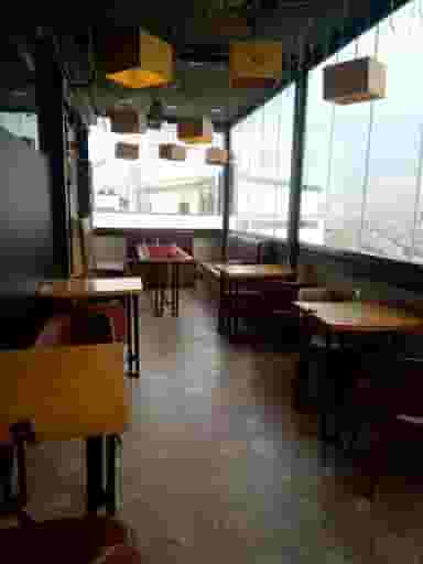 رستوران رولینجا در دریاچه شهدای خلیج فارس تهران